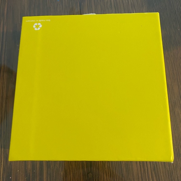 Kendra Scott Cream Jewelry Pouch with Yellow box - Picture 6 of 7